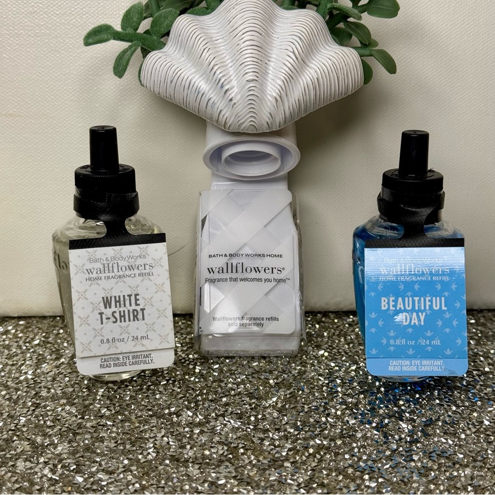Bath & Body Works Shell & Eucalyptus Wallflower Plug In & 2 Refills NWT - Picture 4 of 7